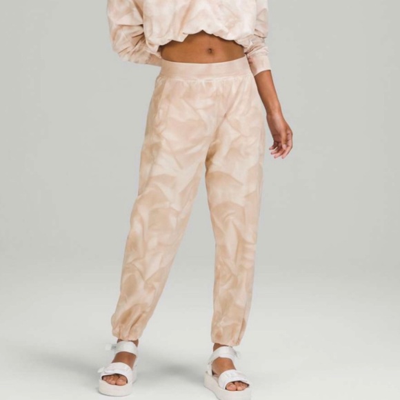 Lululemon LA Tapered Leg Jogger - Picture 1 of 2